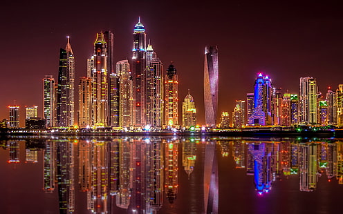 انعكاس الذهب المباني الحديثة في دبي على منطقة مارينا باي في دبي من جزيرة النخلة خلفيات سطح المكتب عالية الدقة للهواتف المحمولة والكمبيوتر 3840 × 2400، خلفية HD HD wallpaper