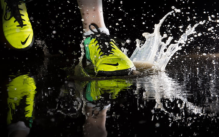 yellow-and-green Nike athletic shoes, shoes, nike, splashing, running, HD wallpaper