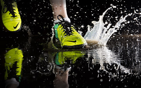 yellow-and-green Nike athletic shoes, shoes, nike, splashing, running, HD wallpaper HD wallpaper