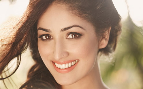Yami Gautam Smiley Face, Czarne włosy kobiety, Gwiazdy Bollywood, Gwiazdy, Bollywood, Yami Gautam, Tapety HD HD wallpaper