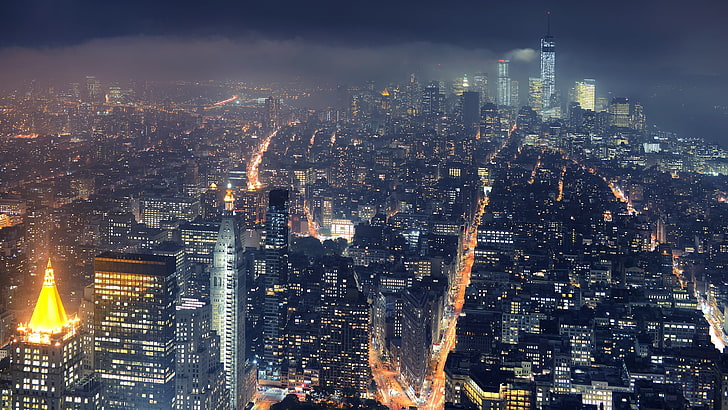 budynki z szarego betonu, zdjęcia lotnicze wieżowców z betonu, miasto, Nowy Jork, pejzaż miejski, mgła, światła, wieżowiec, Tapety HD