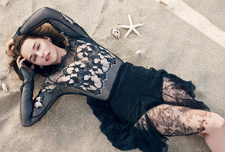 Actresses, Emilia Clarke, Actress, Brunette, Lying Down, Sand, HD wallpaper