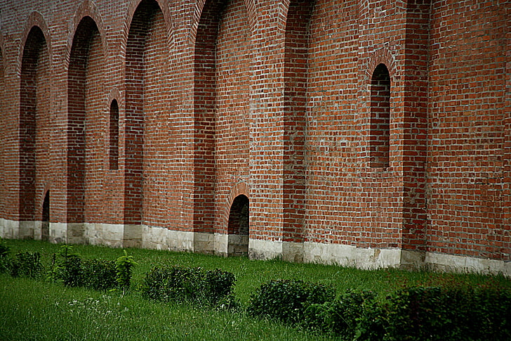 brown concrete building on green grass, smolensk, city, fortress wall, HD wallpaper