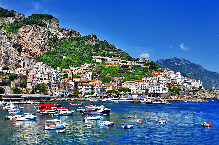 เรือยอชท์สีขาว, ทะเล, สีเขียว, ธรรมชาติ, คน, หิน, ฝั่งทะเล, ชายฝั่ง, อาคาร, บ้าน, เรือ, อิตาลี, คริสตจักร, Amalfi, Positano, Salerno, จังหวัด Salerno, วอลล์เปเปอร์ HD