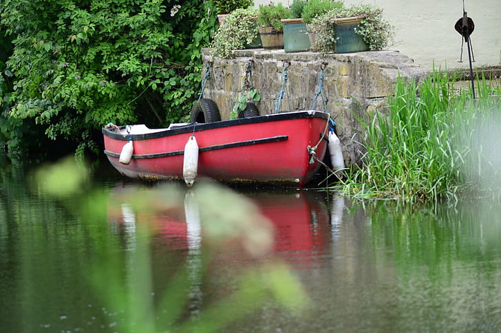boat, Canal, grass, leaves, Leeds, Plant pot, reflection, wall, water, HD wallpaper