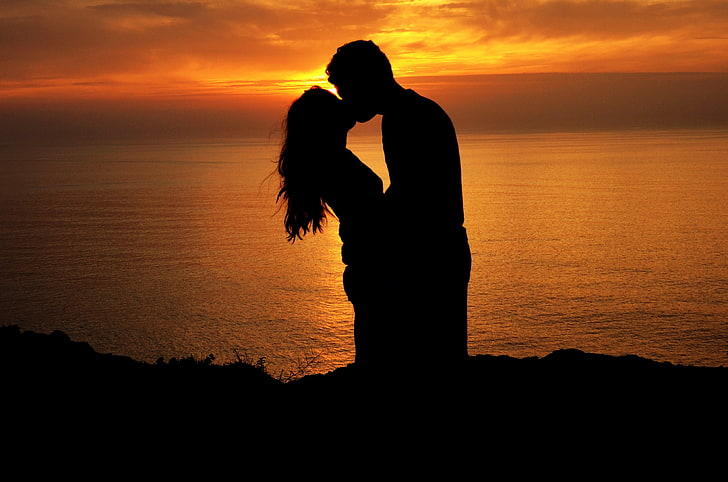 silhouette of man and woman kissing, silhouettes, kiss, couple, love, sunset, HD wallpaper