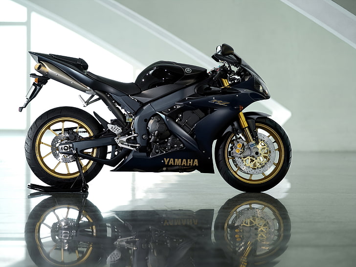 黒ヤマハスポーツバイク、ヤマハyzf-r1、黒、ヤマハ、オートバイ、反射、 HDデスクトップの壁紙