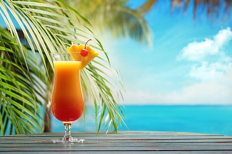 vaso transparente de tallo corto, mar, playa, cóctel, verano, fruta, fresco, paraíso, bebida, tropical, Fondo de pantalla HD HD wallpaper