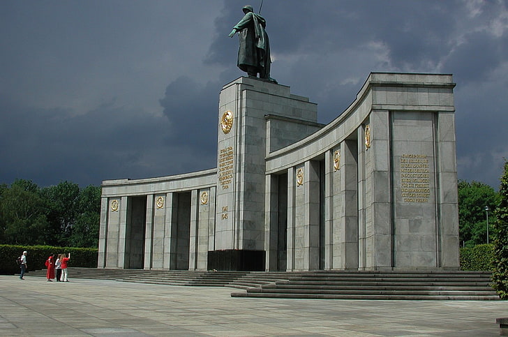 brun trä inramad vit vadderad fåtölj, Berlin, andra världskriget, USSR, Sovjetunionen, monument, HD tapet