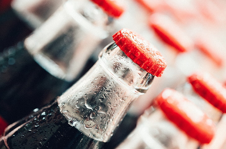 silberner und roter Edelsteinring, Flaschen, verwischt, Makro, Coca-Cola, Schärfentiefe, HD-Hintergrundbild