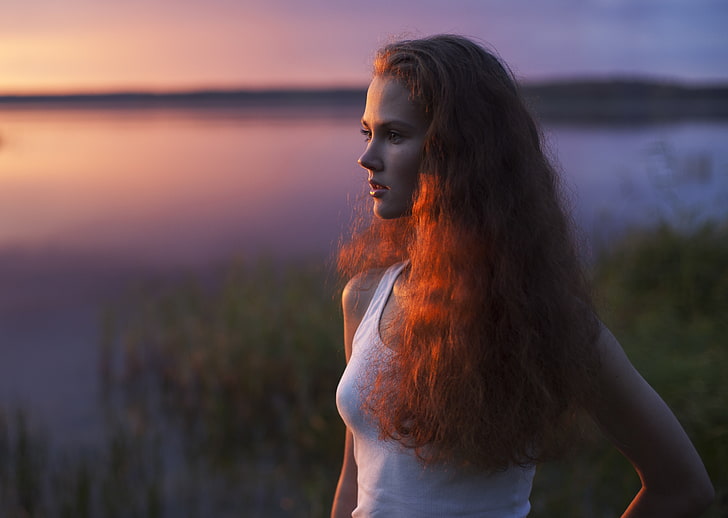 blusa branca feminina, Anastasiya Khotenovskaya, mulheres, ruiva, profundidade de campo, vista lateral, rosto, cabelos ondulados, modelo, HD papel de parede