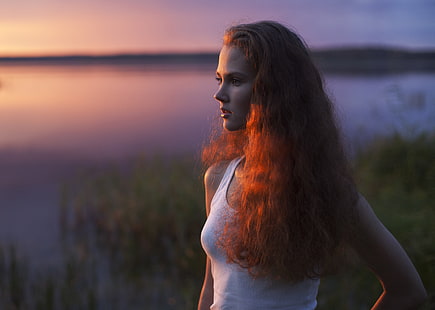 توب نسائي أبيض بدون أكمام ، Anastasiya Khotenovskaya ، نسائي ، أحمر الشعر ، عمق المجال ، منظر جانبي ، وجه ، شعر مموج ، موديل، خلفية HD HD wallpaper