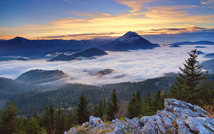 松の木、風景、自然、山、雪のピーク、森、霧、雲、夕焼け、空、オーストリア、谷、木、ヨーロッパ、松の木、岩、 HDデスクトップの壁紙