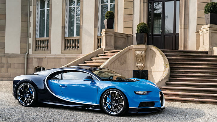 blue and black super car near concrete mansion, Bugatti Chiron, Geneva Auto Show 2017, hypercar, blue, HD wallpaper