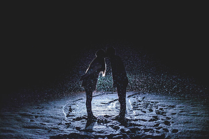 foto della siluetta della donna e dell'uomo che baciano, amore, neve, Sfondo HD