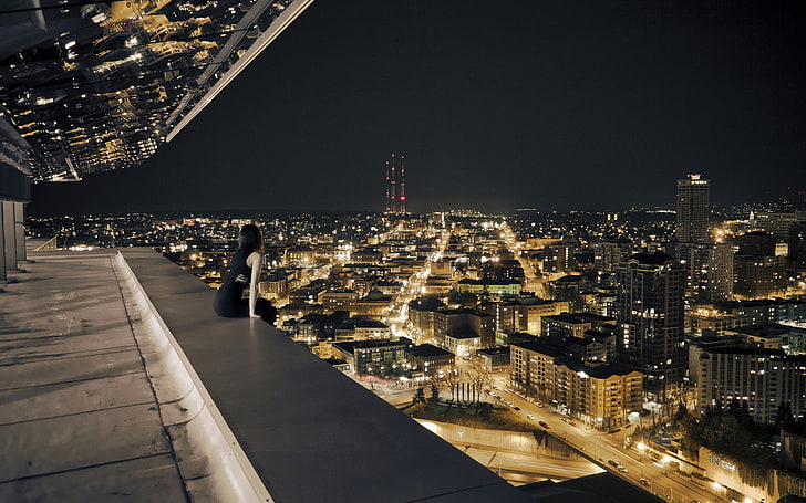 noite, telhados, varanda, luzes, sentado, cidade, mulheres, paisagem urbana, HD papel de parede