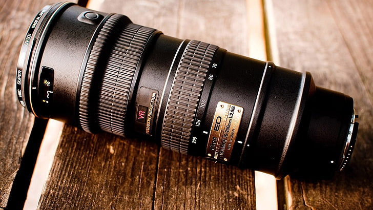 czarny obiektyw DSLR, aparat, obiektyw, zbliżenie, Nikon, powierzchnia drewniana, Tapety HD