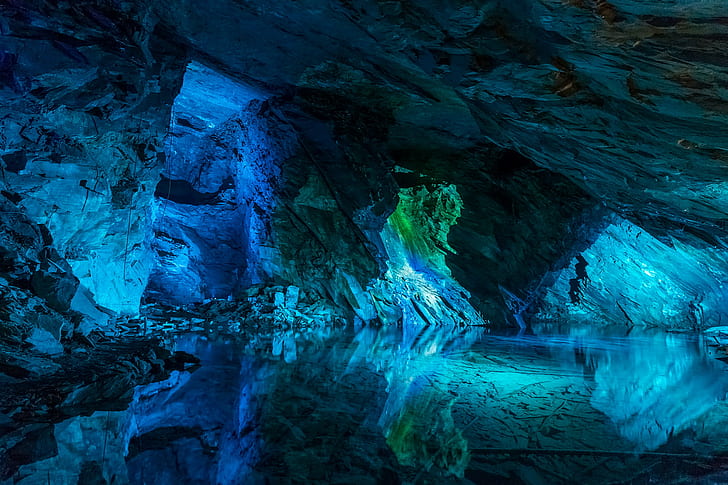 szara i zielona jaskinia w bocznym zbiorniku wodnym, Slate Blue, Llechwedd, Caverns, Deep-Mine, szara, zielona, ​​cave in, zbiornik wodny, głębinowa kopalnia, jaskinia, kopalnia łupków, kopalnia łupków, oświetlona, ​​Walia, Blaenau Ffestiniog, przyroda, jaskinia, stalaktyt, niebieski, Tapety HD