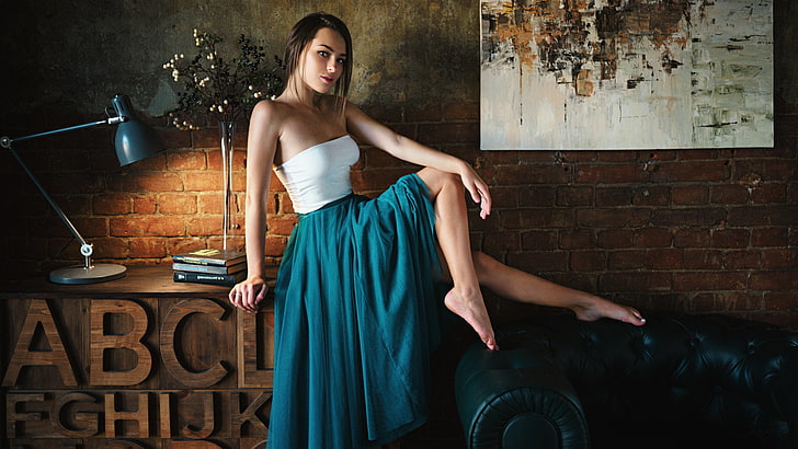 Frauen, Sergey Fett, sitzen, Portrait, Wand, Ziegel, HD-Hintergrundbild