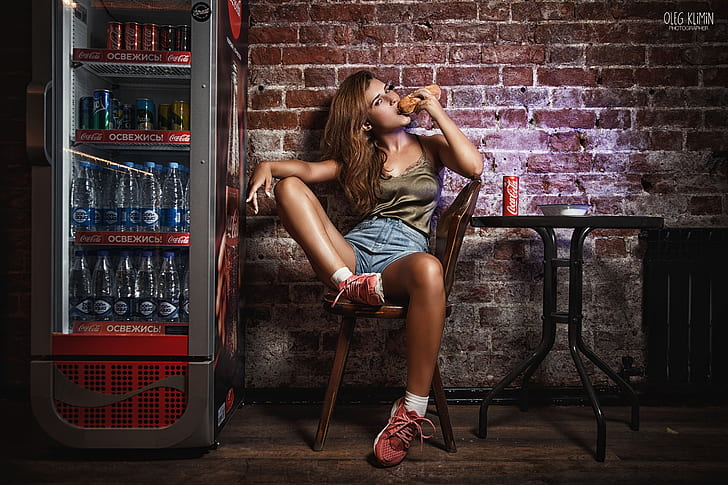 Oleg Klimin, wanita, kaki, makanan, Coca-Cola, kursi, Wallpaper HD
