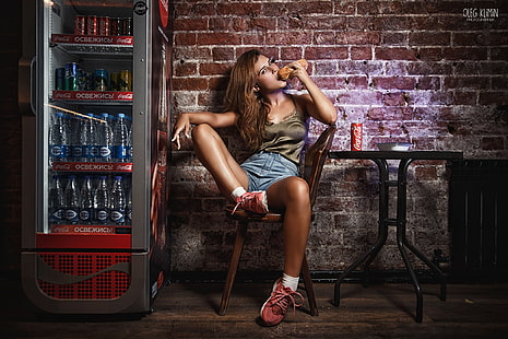 Oleg Klimin, mulheres, pernas, comida, Coca-Cola, cadeira, HD papel de parede HD wallpaper