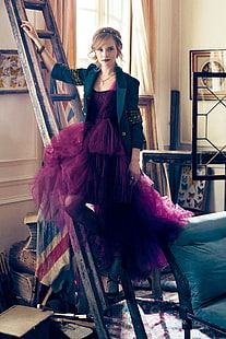 Эмма Уотсон, Эмма Уотсон, женщины, актриса, брюнетка, ободок, фиолетовые платья, смотрит на зрителя, HD обои HD wallpaper