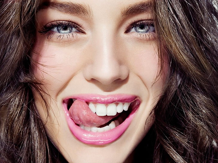 women's pink lipstick, women, face, tongues, eyes, licking, portrait, Emily DiDonato, HD wallpaper