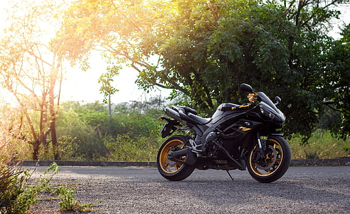 czarny motocykl sportowy Yamaha, słońce, drzewa, motocykl, czarny, rower, Yamaha, yzf-r1, Tapety HD HD wallpaper