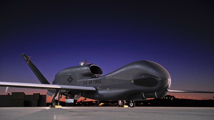 foto pesawat angkut hitam, RQ-4, Global Hawk, Northrop Grumman, drone, Surveillance UAV, UAV, Angkatan Darat AS, Angkatan Udara A.S., airdrome, matahari terbenam, Wallpaper HD