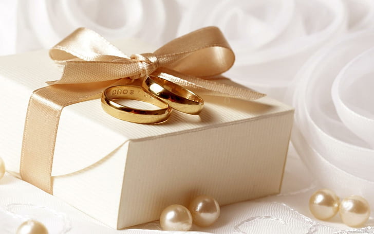 Alleanze su una scatola, coppia di fedi in oro con confezione regalo, matrimonio, gioiello, alleanza, bianco, amore, Sfondo HD