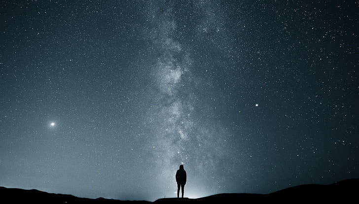 silhouette de l'homme, étoiles, ciel, voie lactée, seul, paysage, nuit, ciel nocturne, espace, noir, silhouette, Fond d'écran HD