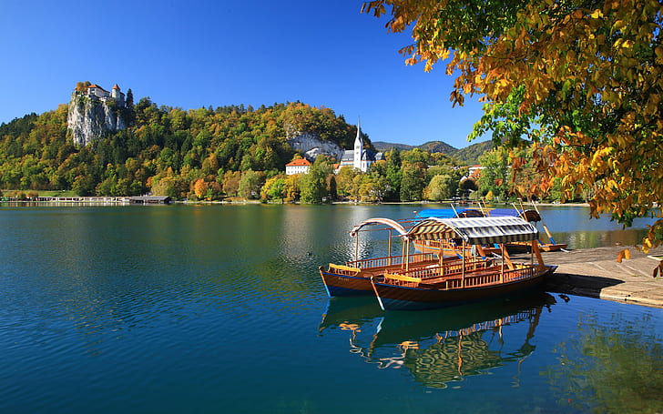 Lake Bled Slovenya Adası Kale Kilisesi Tekneler Sarı Sonbahar Yaprakları Masaüstü Hd Duvar Kağıdı 3840 × 2400, HD masaüstü duvar kağıdı