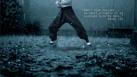 pantalones negros para hombres, hombre con pantalones negros con no temer al fracaso por superposición de texto de Bruce Lee, gimnasios, motivacionales, citas, Bruce Lee, lluvia, kung fu, inspiradores, personas, Fondo de pantalla HD HD wallpaper