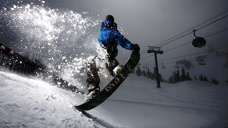 snowboard noir avec fixations, snowboard, soirée, neige, lumière, tour, Fond d'écran HD