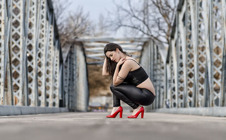 женский черный топ и брюки, высокие каблуки, красные каблуки, женские, HD обои