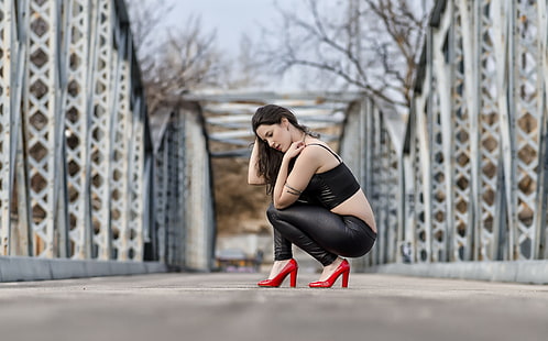женский черный топ и брюки, высокие каблуки, красные каблуки, женские, HD обои HD wallpaper