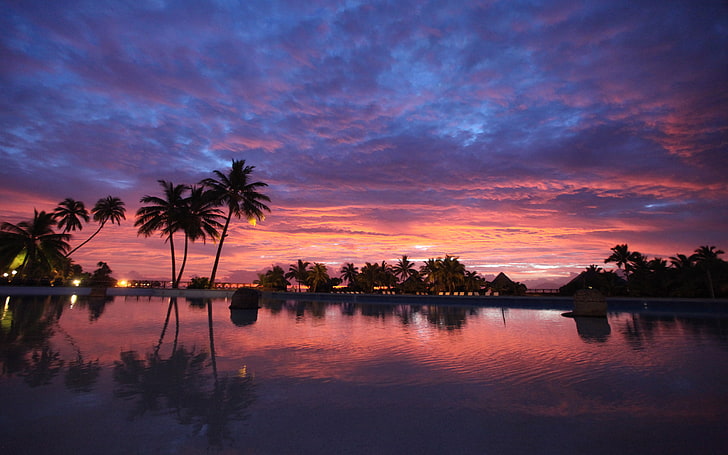 Bora Bora Beach Polinesia Francesa Puesta de sol Cielo rojo Cielo Nubes Palmeras Bungalows Casas de madera de pilares Reflexión Desktop fondo de pantalla HD 5425 × 3391, Fondo de pantalla HD