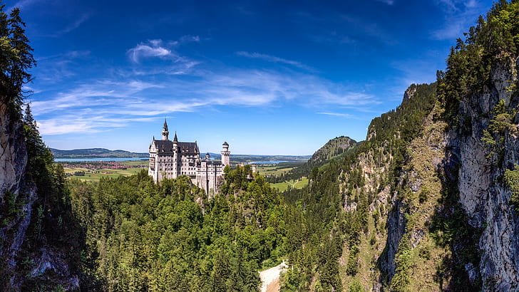 Alemanha, Baviera, castelo Neuschwanstein, montanhas, árvores, céu azul, castelo neuschwanstein na Alemanha, Alemanha, Baviera, Neuschwanstein, castelo, montanhas, árvores, azul, céu, HD papel de parede
