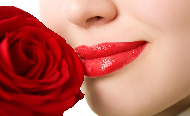 Bellezza, rossetto rosso e rosa rossa, ragazze, ragazza, rosa, bellezza, fiore rosso, labbra rosse, Sfondo HD