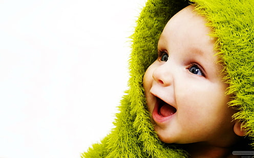 Tertawa bayi di handuk hijau, tekstil bulu hijau bayi, bayi, hijau, handuk, anak-anak, senyum, Wallpaper HD HD wallpaper