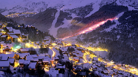Fantastica stazione sciistica di notte, città ricoperta di neve foto, luci, montagne, resort, notte, natura e paesaggi, Sfondo HD HD wallpaper