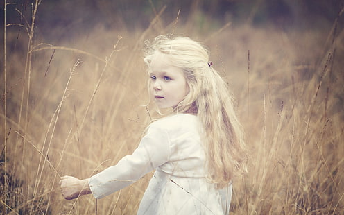 귀여운 작은 소녀, 금발, 바람, 잔디, 귀여운, 작은, 소녀, 금발, 바람, 잔디, HD 배경 화면 HD wallpaper