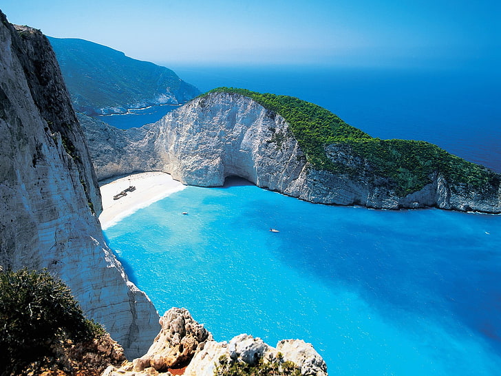 山、島、ギリシャ、ギリシャ、ビーチ、海、ザキントス、難破船、崖、ボート、風景、ナヴァイオビーチ、自然、写真、山に囲まれた海、 HDデスクトップの壁紙