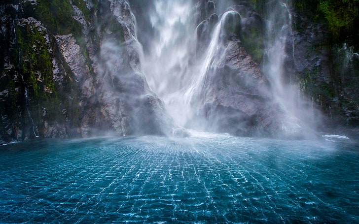 peinture de chutes d'eau, paysage, cascade, montagnes, mousse, Milford Sound, nature, Nouvelle-Zélande, falaise, fjord, mer, brume, eau, bleu, blanc, turquoise, Fond d'écran HD