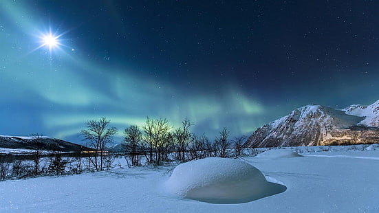 северно сияние, природа, пейзаж, Норвегия, планини, нощ, зима, сняг, Луна, лунна светлина, дървета, звезди, хълмове, дълго изложение, полярни сияния, HD тапет HD wallpaper