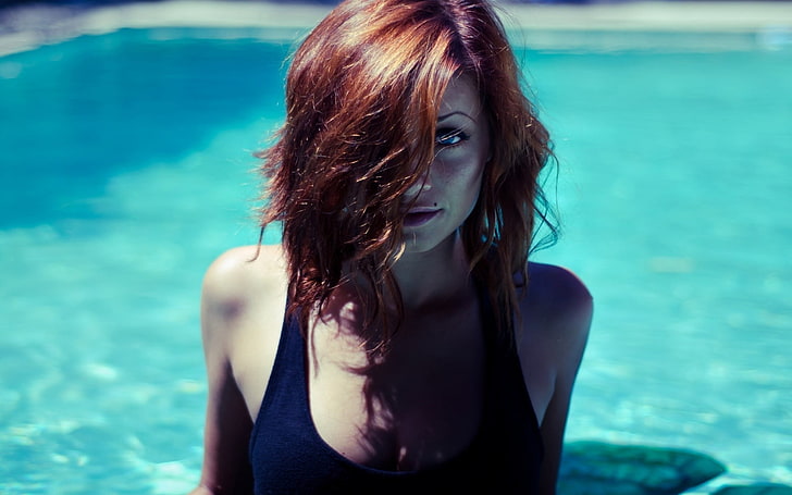 czarny damski top bez rękawów, model Sierra Love, basen, Tapety HD