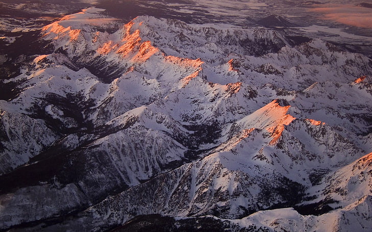pittura astratta marrone e nera, natura, montagne, neve, paesaggio, montagna innevata, vista a volo d'uccello, Sfondo HD