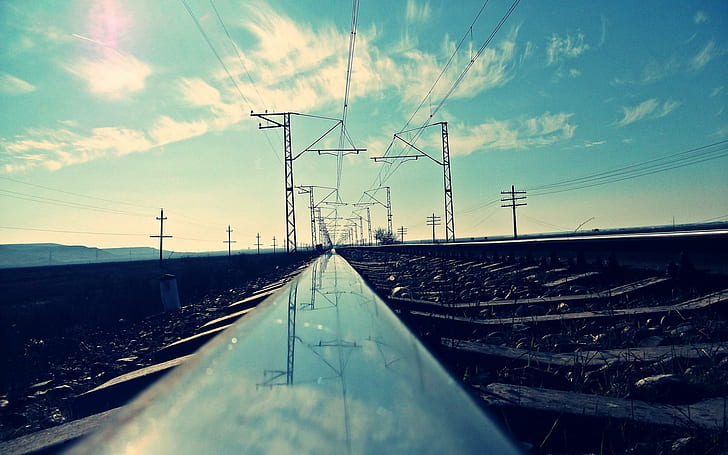 Linia kolejowa odbijająca przewody elektryczne, wieże elektryczne, fotografia, 1920x1200, drut, odbicie, kolej, Tapety HD