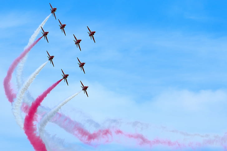 nove aviões de exibição com fumaça rosa e branca em vôo durante o dia, setas vermelhas, Shuttleworth, temporada estréia, nove, exposição, aviões, rosa, em vôo, dia, Bedfordshire, voando, céu, airshow, ar veículo, azul, ar, dublê, HD papel de parede