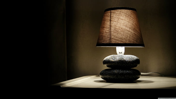 черна настолна лампа от черен камък с кафяв абажур, лампа, HD тапет